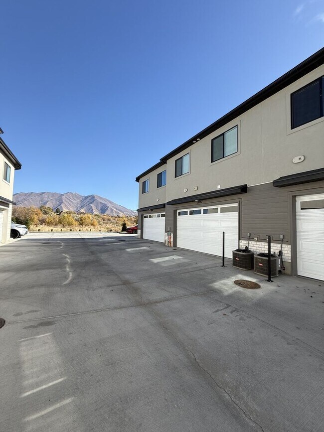 Building Photo - Beautiful Home in Spanish Fork