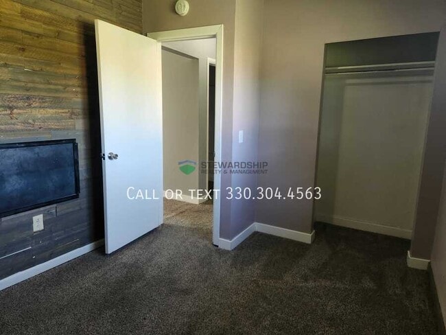 Building Photo - 15257 Lincoln Way W