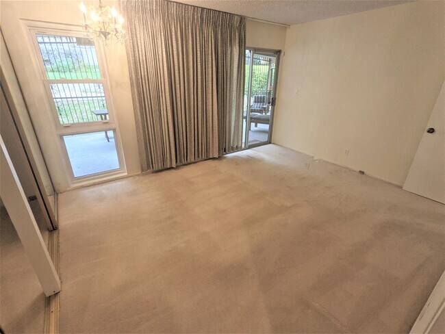 Building Photo - 1001 N Ave 67