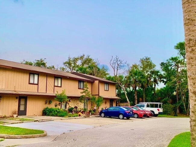 Building Photo - 37 Village Dr