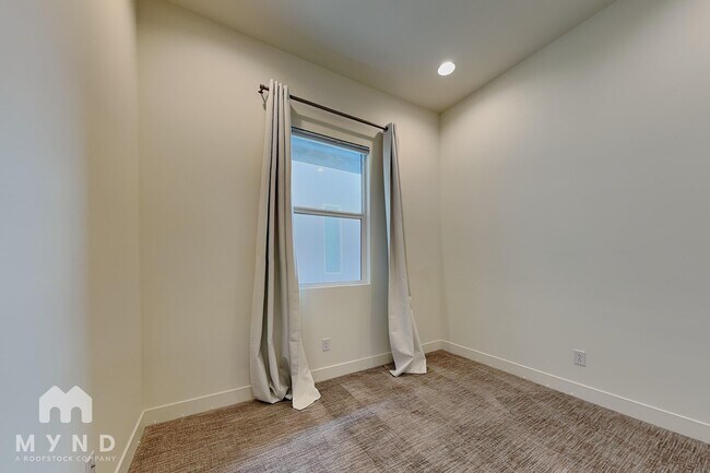 Building Photo - 6807 E Orion Dr