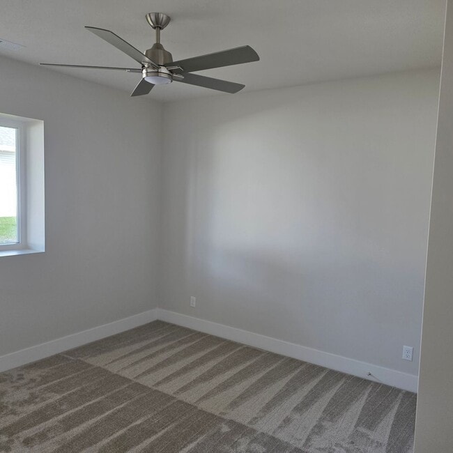 Building Photo - Garden View Zero Entry!! PHOTOS COMING SOON!