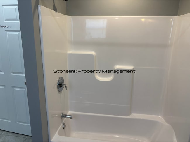 Building Photo - Fully Renovated Condo For Rent in West War...