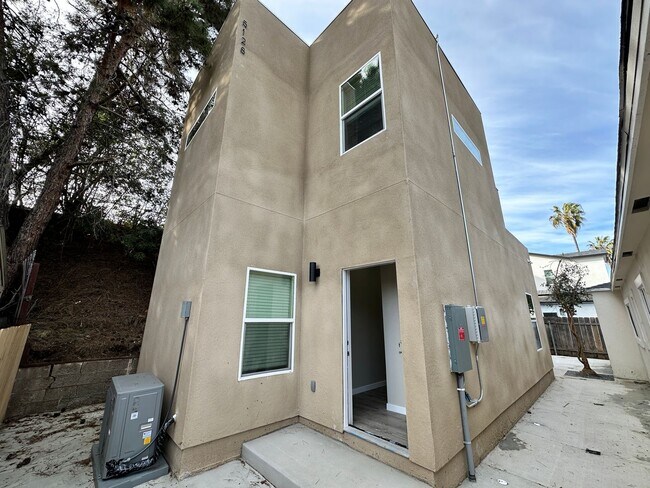 Building Photo - New (2025) 4 Bedroom House with High Ceilings