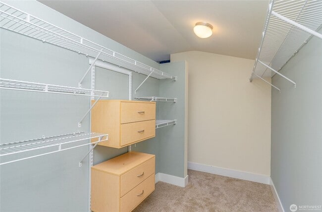 Building Photo - 2Bd/2.5Ba Issaquah Home