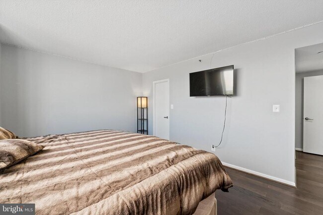 Building Photo - 3713 S George Mason Dr