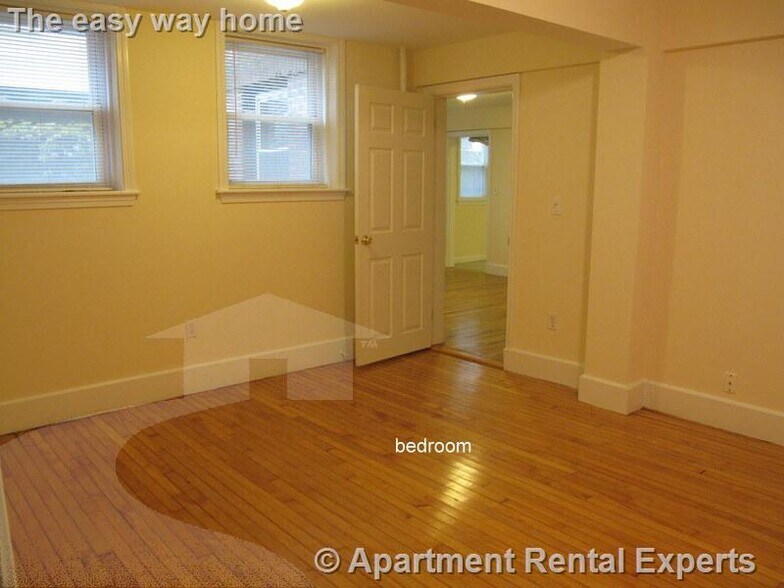 Building Photo - 14 Centre St