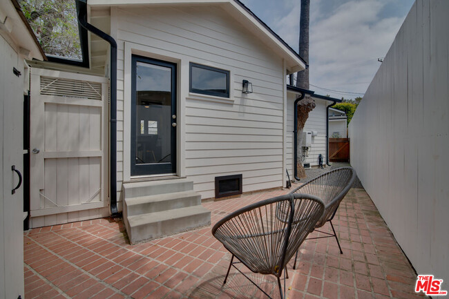 Building Photo - 808 Milwood Ave