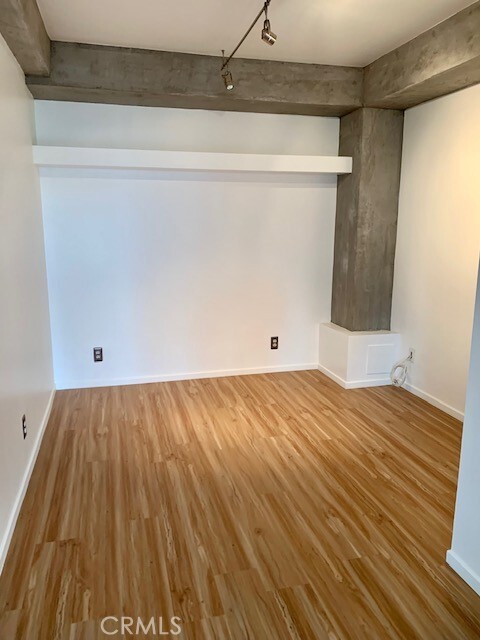 Building Photo - 999 N Doheny Dr