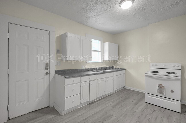 Building Photo - 1083 E 17th Ave