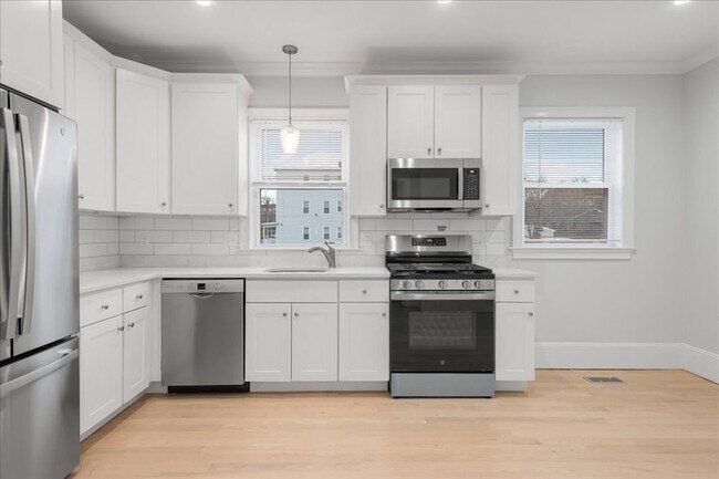 Building Photo - 16 Maryland St