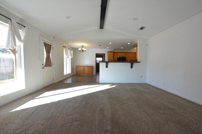 Building Photo - 815 7th St