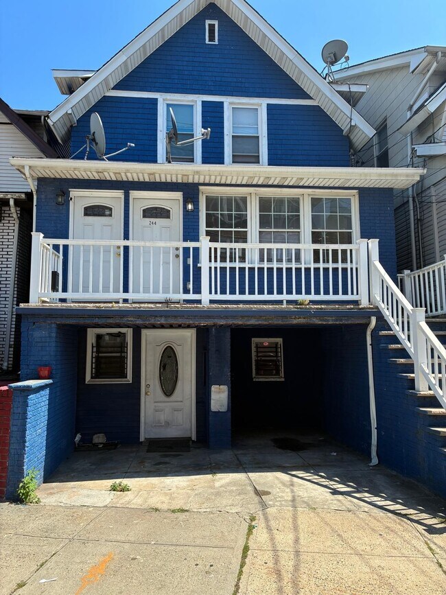 Primary Photo - 244 Fowler Ave