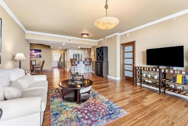 Building Photo - 2650 Lake Shore Dr