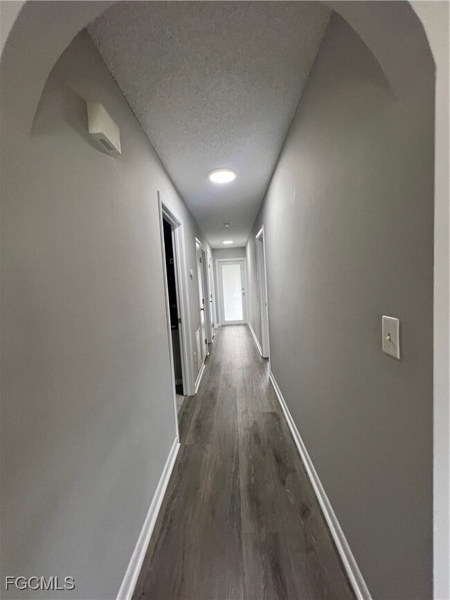 Building Photo - 639 SE 13th Ave