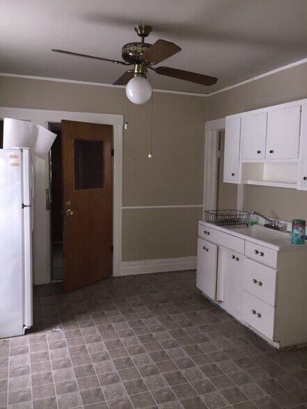 Building Photo - 9345 Charest St