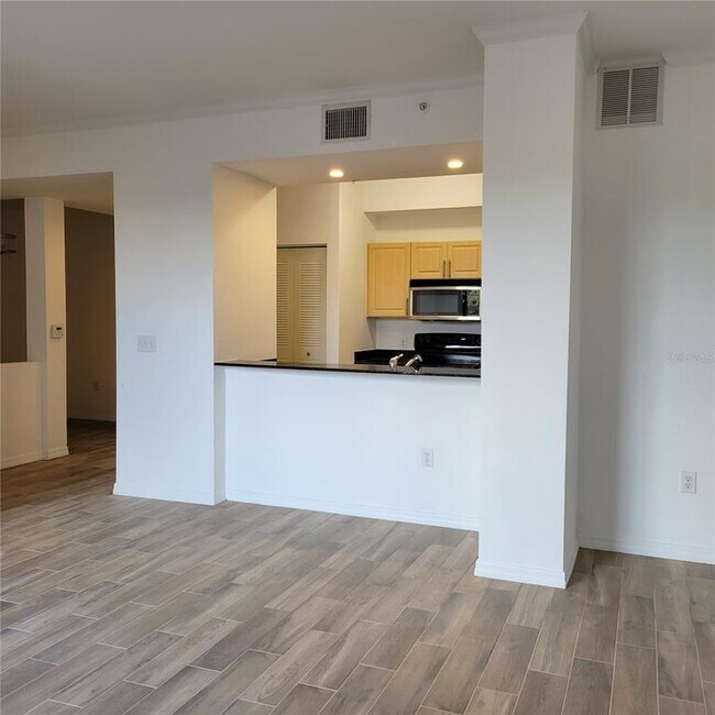 Building Photo - 1064 N Tamiami Trl