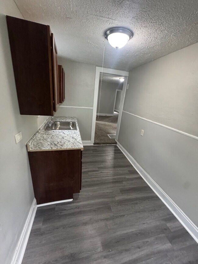 Building Photo - Charming 3-Bedroom Property in Prime Location