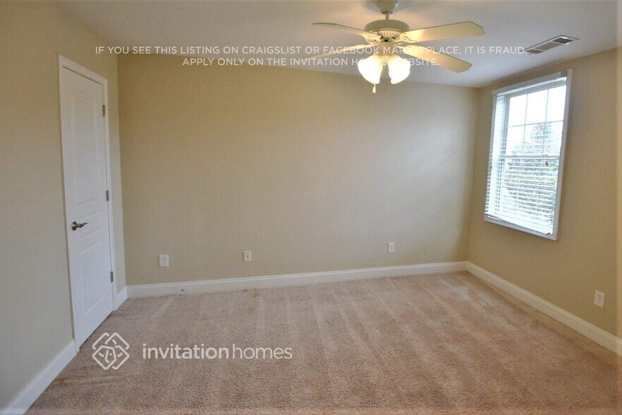 Building Photo - 9207 Golfview Cir