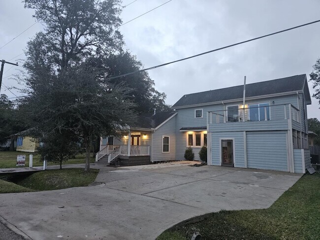 Building Photo - 409 Perkins Ave
