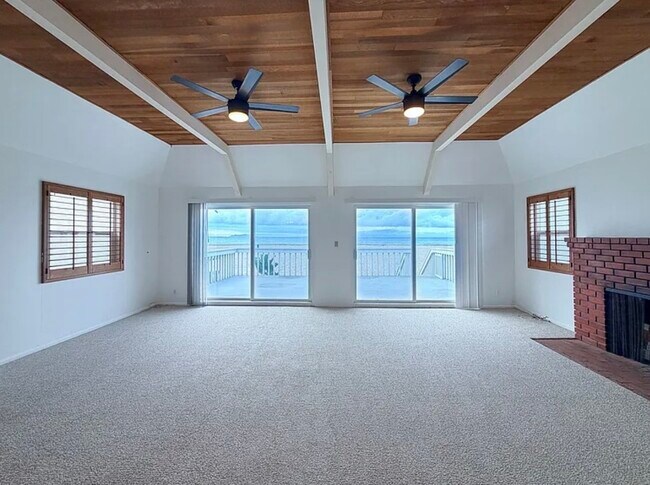 Building Photo - 4027 Ocean Dr