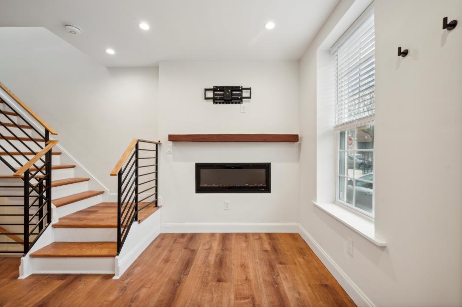 Building Photo - 344 N Sloan St