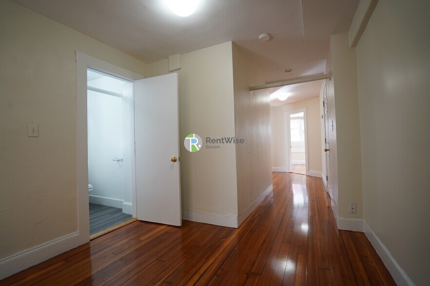 Building Photo - 7 Mt Hood Rd