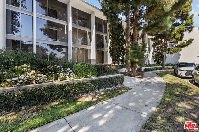 Building Photo - 8701 Delgany Ave