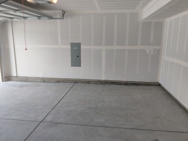 Building Photo - Gorgeous 3 Bedroom Home + office in Mountain Vista Ranch!