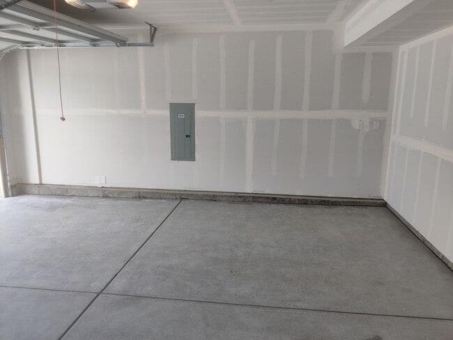Building Photo - New Home in Enclaves - Close to Barnes Rd!