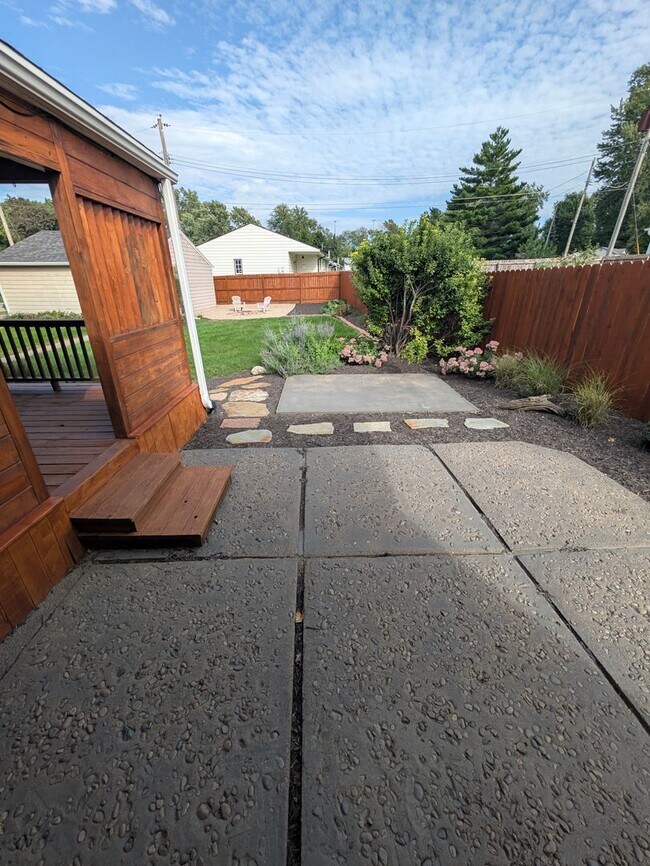 Building Photo - 1216 Robin Dr