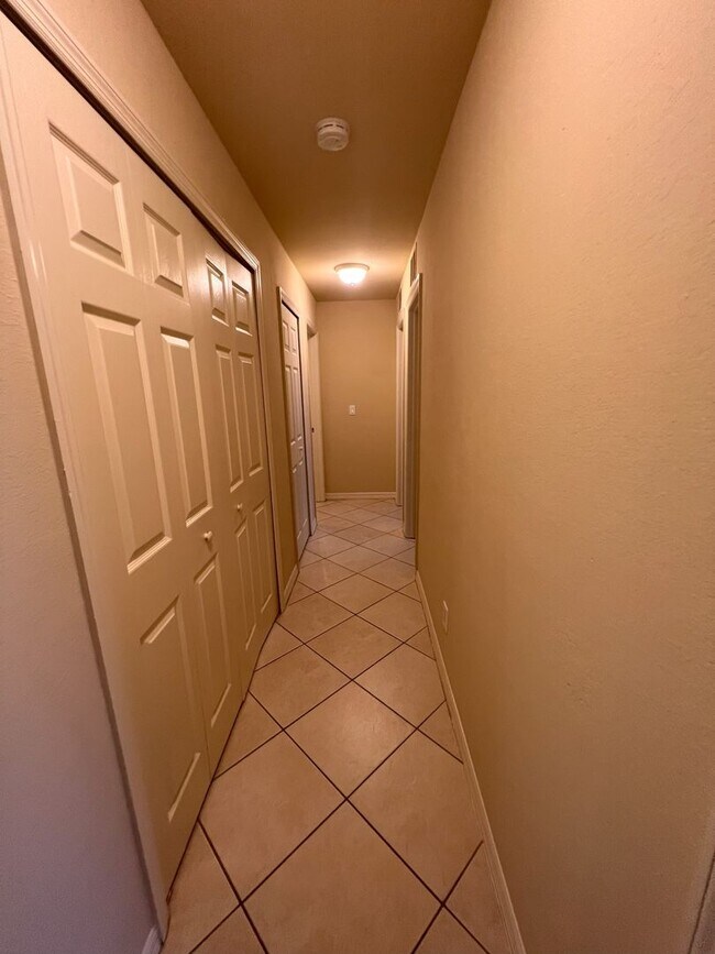 Building Photo - Lovely Home In SW Cape Coral