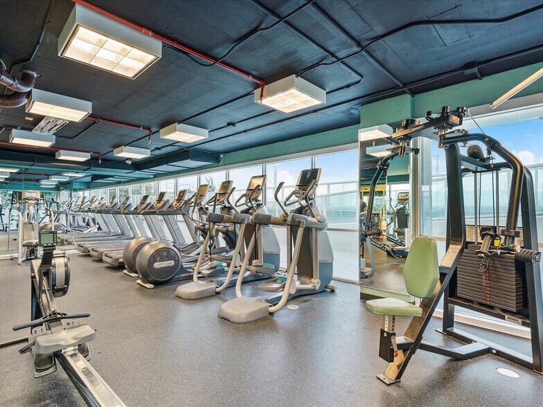 Building Photo - 650 West Ave