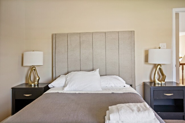 Building Photo - 300 Lawton St