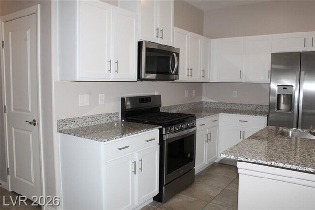 Building Photo - AMAZING 4 BEDROOM IN THE HEART OF ALIANTE