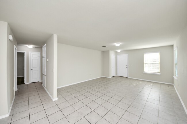 Building Photo - 2710 Lapwing Dr.