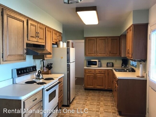 Building Photo - 2 br, 1.5 bath House - 4865 Lakeview