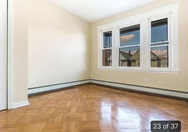 Building Photo - 30 W 29th St