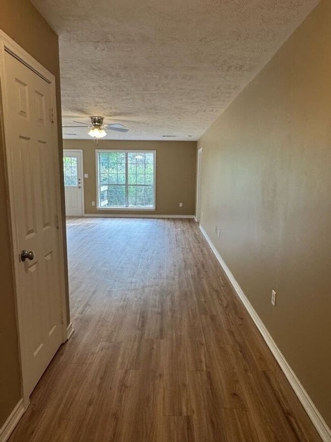 Building Photo - Great 3 bedroom situated next to Blinn's p...