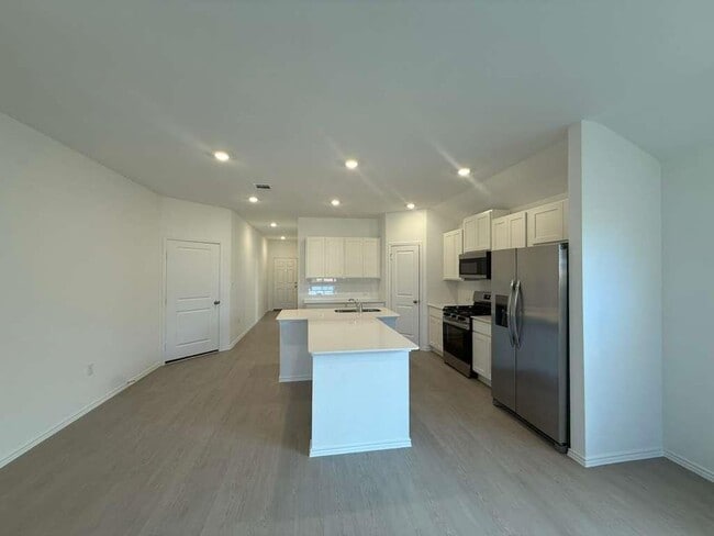 Building Photo - 205 Herald Dr