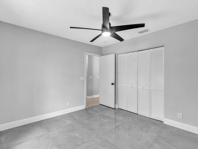 Building Photo - 10434 NW 6th Ct