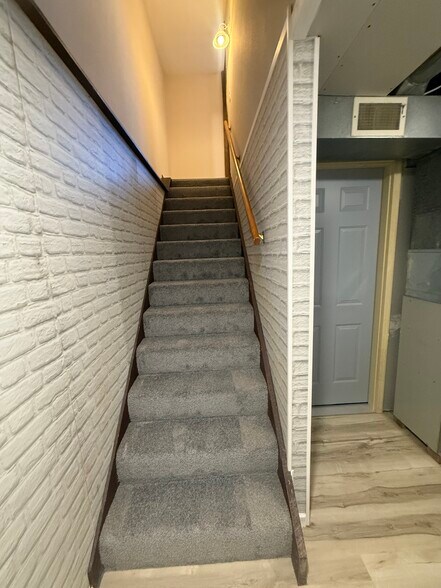 stairs to 1 from the garage - 7217 Park Shores Ct