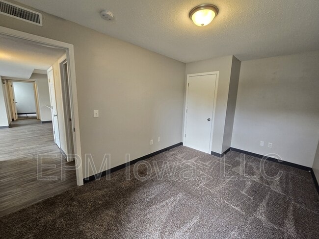 Building Photo - 60 Miller Ave SW