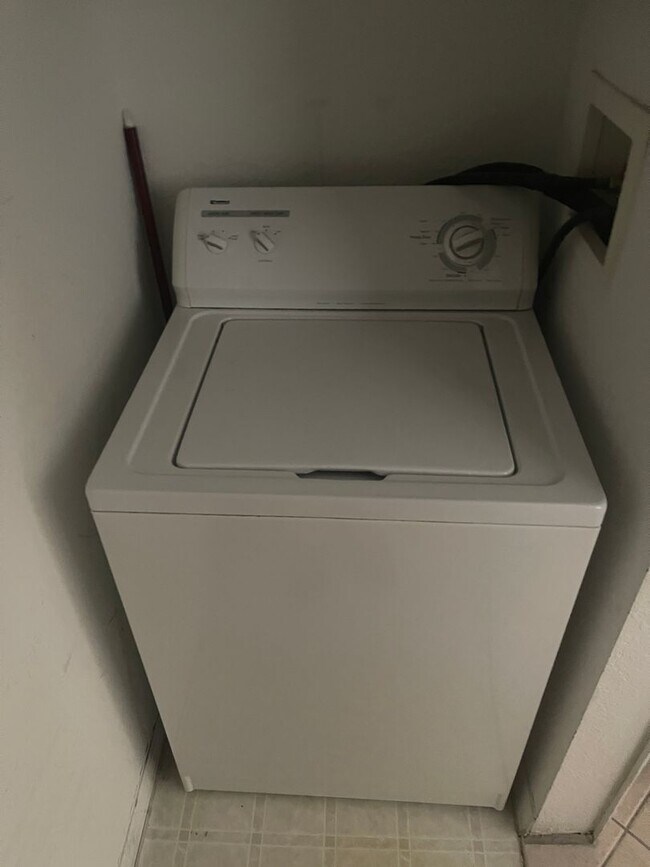 Building Photo - 1100 Lake Shadow Cir