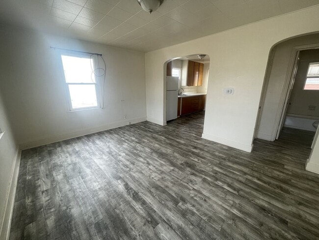 Building Photo - Two Bedroom, One and half bathroom house! ...