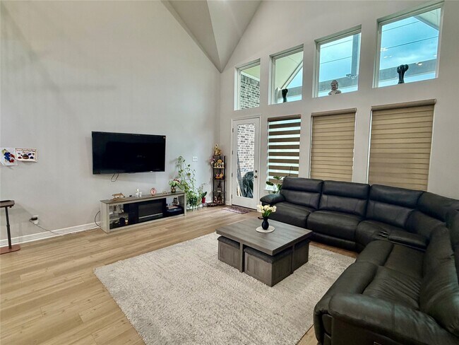 Building Photo - 25859 Rippey Gln Dr