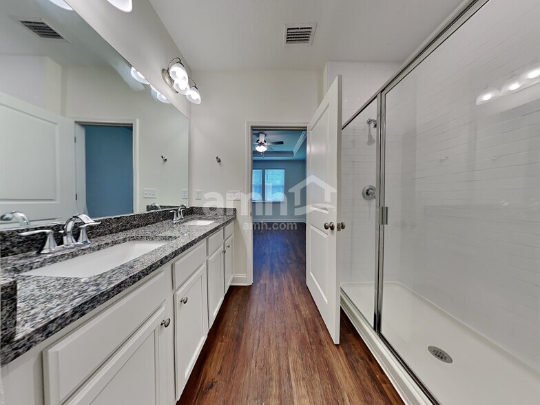 Building Photo - 267 Banyan Frst Dr