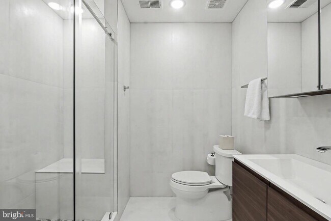 Building Photo - 1824 Chestnut St