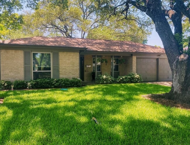 Building Photo - 4111 Hill Oak Dr