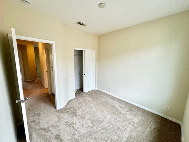 Building Photo - Three Story Condo for Rent Near Old Town T...